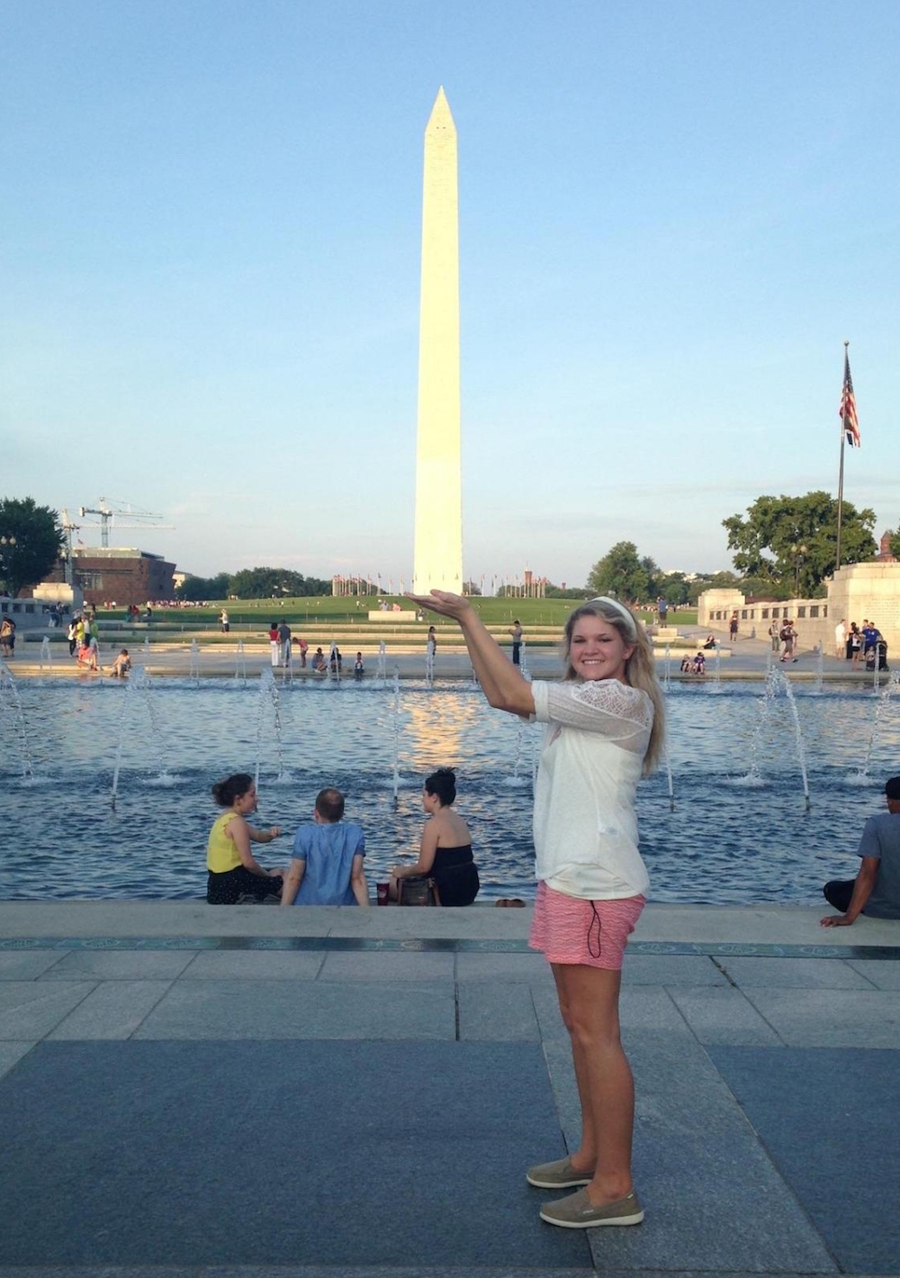 Kirsten-Farmer-Holding-Washington-Monument